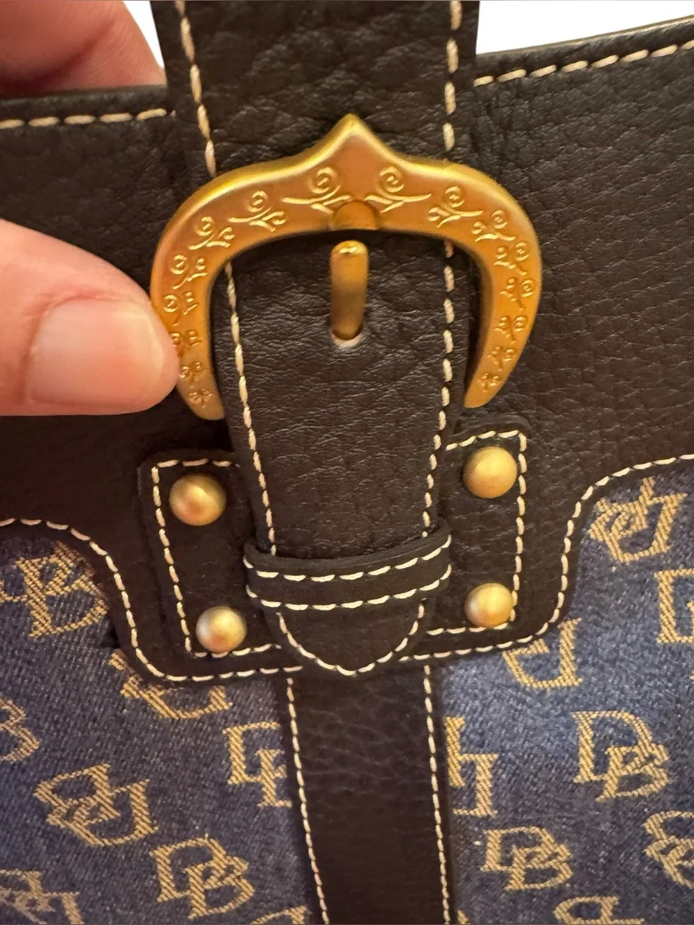 Dooney & Bourke Monogram Denim Tote w/matching wristlet/pouch - LIKE NEW Y2K - Picture 2 of 15